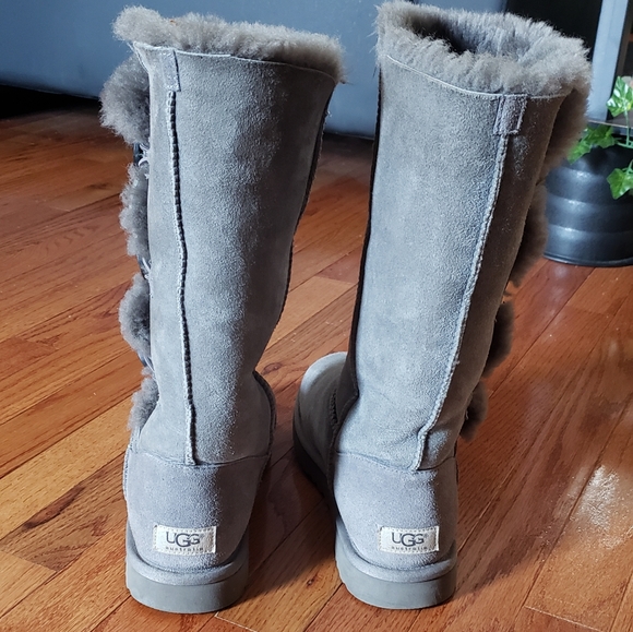 Tall grey Bailey Button UGGS and care kit - Picture 6 of 13